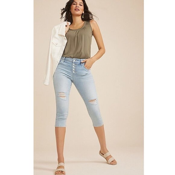 Maurices High Rise Ripped Button Fly Capri - 8 - Picture 1 of 7